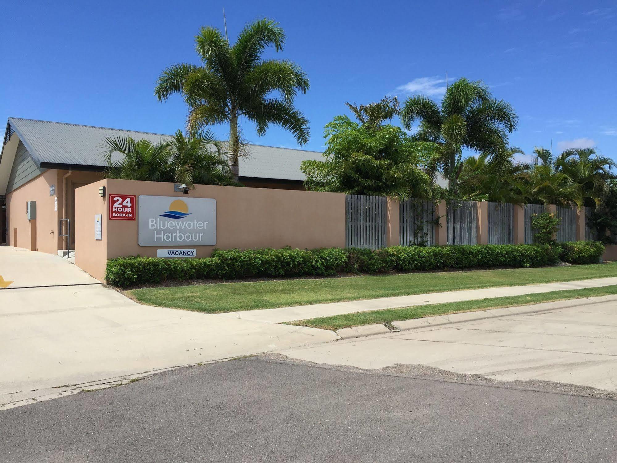 Bluewater Harbour Motel Bowen Exterior photo